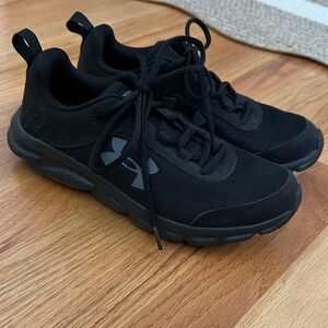 EUC Under Armour sneakers